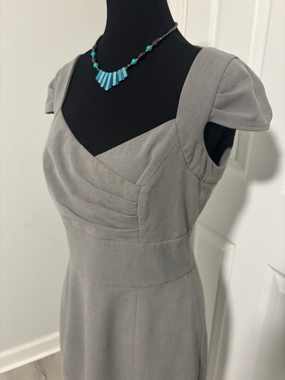 Calvin Klein Gray Sheath Dress Cap Sleeve Pleated Bust Work Office Small - Picture 3 of 7